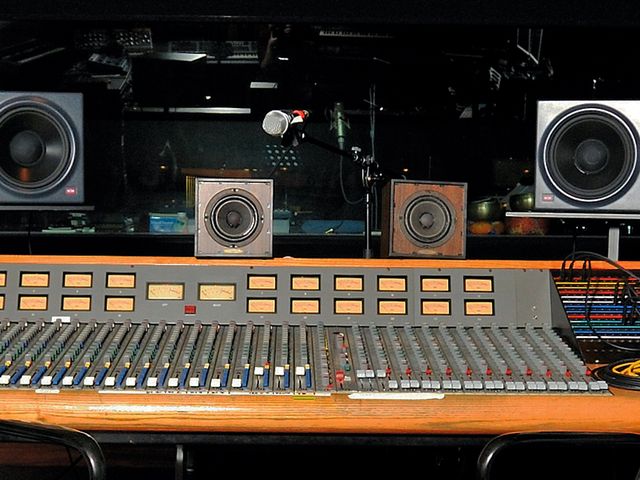 Trident Series 75 console