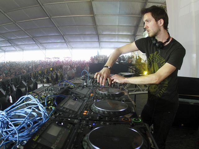 Calvin rockin' the decks