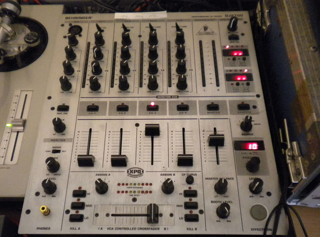 Behringer DJX700