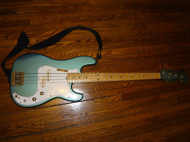 Fender Precision bass
