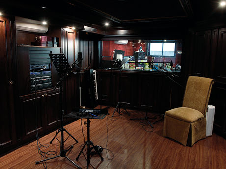 Live room blank