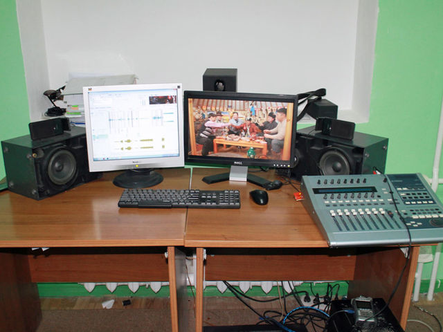 Amraa Enhee's studio