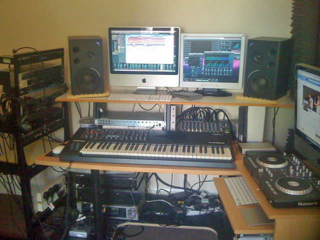 Joe Pizzicato's Stringplucker studio