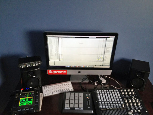 Sonny5ideUp's studio