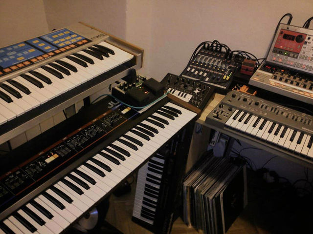 CromeSynthesis' studio