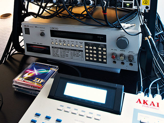 Akai S900