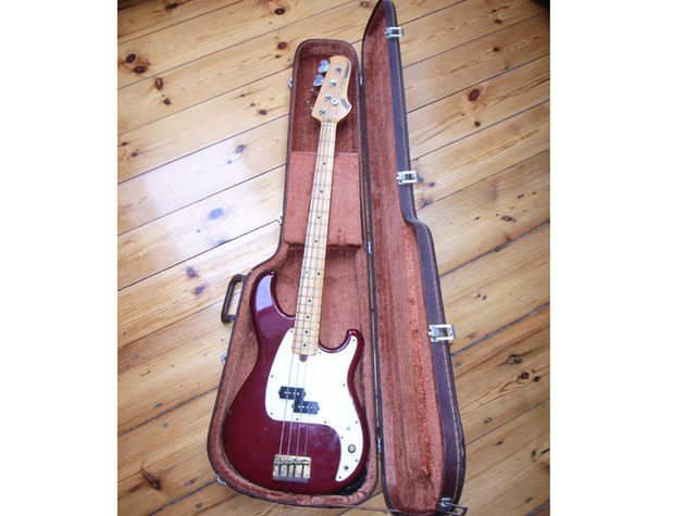 Bass guitar