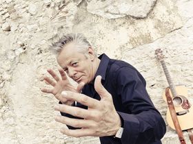 Tommy Emmanuel talks The Colonel & The Governer