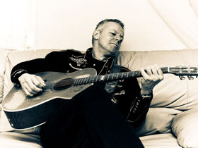 Tommy Emmanuel talks The Colonel & The Governer