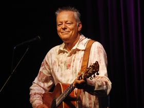 Tommy Emmanuel talks The Colonel & The Governer