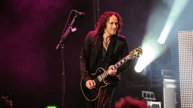 Def Leppard's Vivian Campbell in recovery from cancer