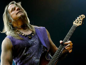 7 career defining records of Steve Morse