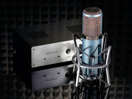 AKG Perception 820