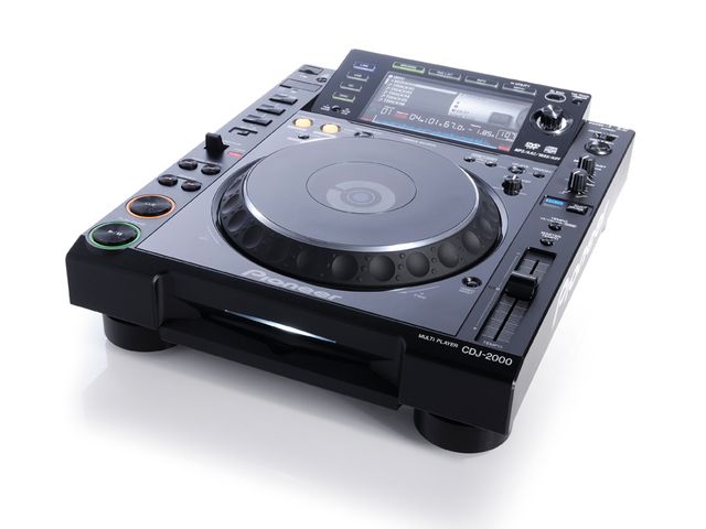 The CDJ-2000's screen is impressive.