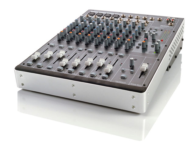 Mackie Onyx 1220i (£799)