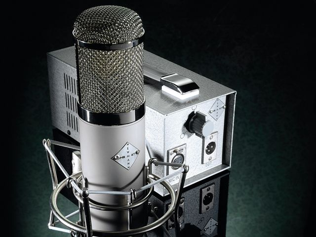 The NR47 comes with a suspension mount and power supply.