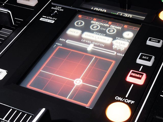 Pioneer DJM-2000 The multi-mode, duo touchscreen even handles wet hands.