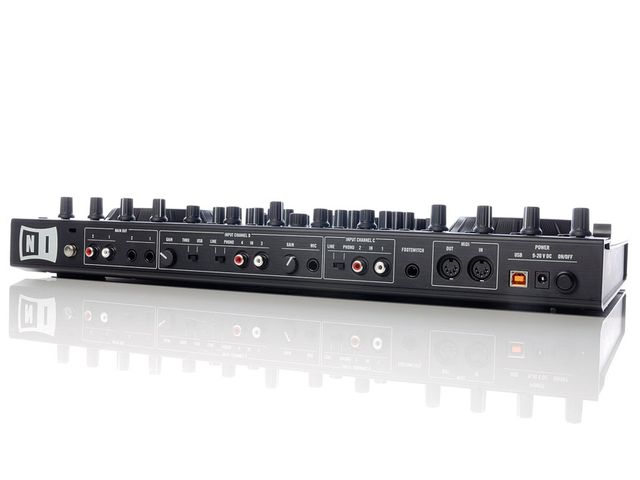 Native Instruments Traktor Kontrol S4 The S4 has no shortage of outputs, something which makes it even more versatile and powerful.