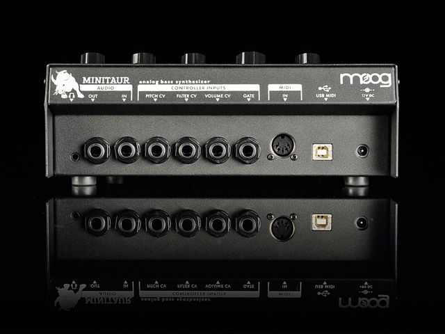Moog Minitaur Standard and Type B USB MIDI connections facilitate remote operation and DAW integration.