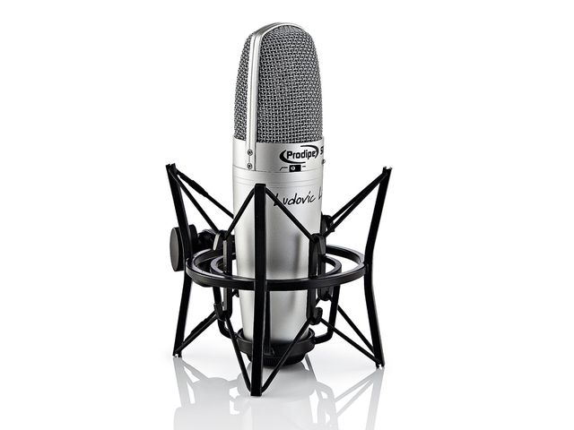 The STC-3D is housed in a sturdy, attractive metal casing.
