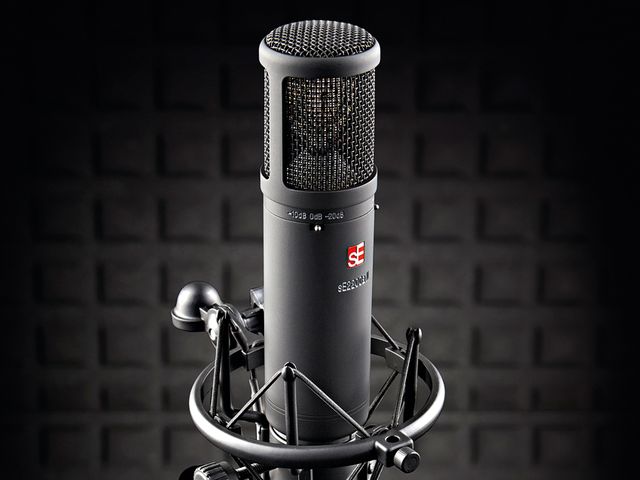 The sE 2200a MkII is finished in a smart black rubberised coating.