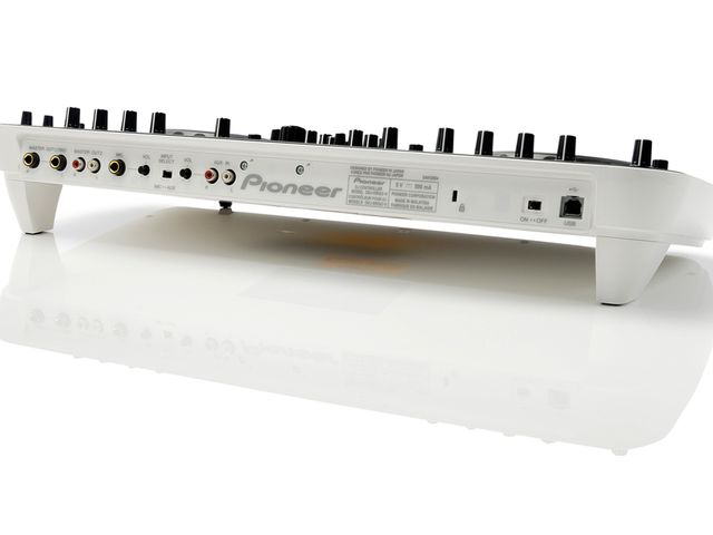 Pioneer DDJ-ERGO-V The aux input earns the ERGO points over the Kontrol S2