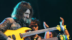 Ron Thal releases signature guitar cases