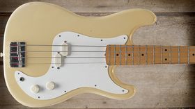 Cool and classic basses: Fender Bullet B30