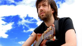 Jon Gomm to celebrate 25 years of Trace Acoustic