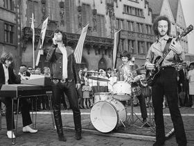 Robby Krieger talks Magnatones, Maestros and Morrison