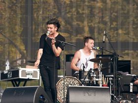 The 1975 talk Mustangs and massive songs