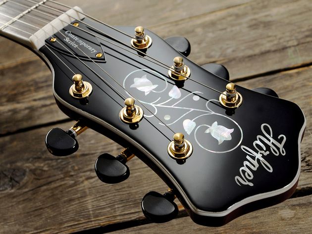 Hofner HCT-J17TR The floral pattern on the headstock evokes old-school class and craftmanship.