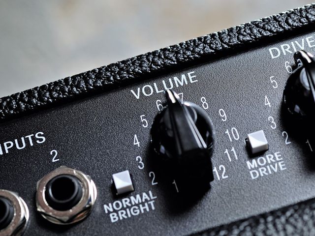 Fender Hot Rod Deluxe III Combo The new white-on-black control panel will come as a blessed relief on dim stages, and also under bright lights.