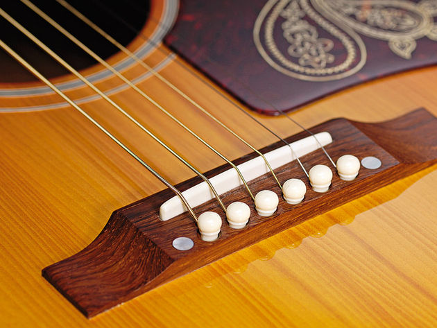 Gibson Brad Paisley J-45 Highly prized Adirondack Red spruce is used for the guitar's top.