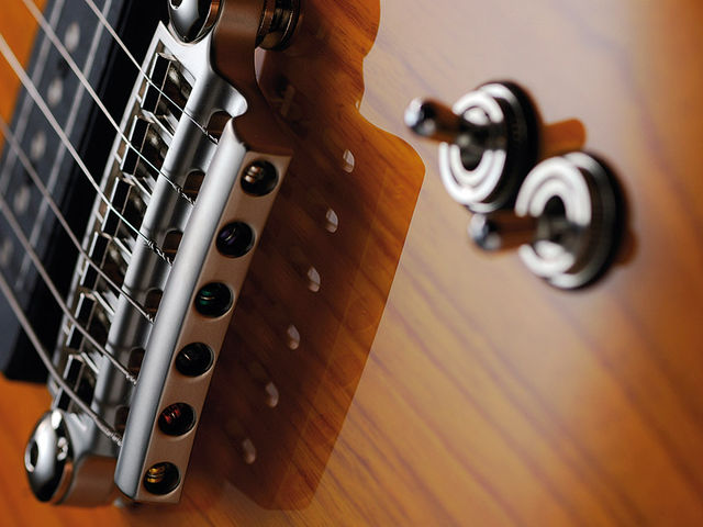 Vox VS-SSC55 Each pickup has it's own three-way mode switch: clean, crunch and dirty.