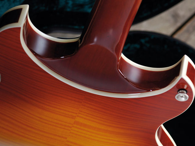 Vox VH-HDC77 The heel is in fact an extension of the body's mahogany centre section.