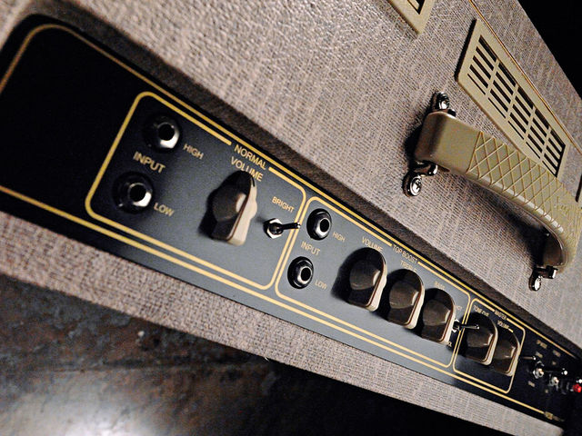 Vox AC30HW2X & AC15HW1 Beautiful livery outside...