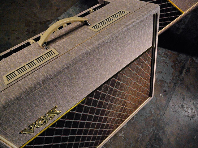 Vox AC30HW2X & AC15HW1 Two beautiful looking and great sounding combos from Vox.