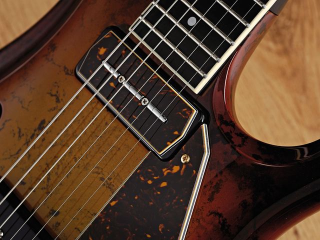 Flaxwood CC-H CC Custom The Flaxwood's dappled brown sunburst gives it a unique look.