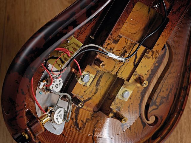 Flaxwood CC-H CC Custom Unusual materials aside, the guitar's electrics are quite traditional.