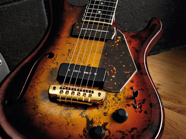 Flaxwood CC-H CC Custom The Flaxwood CC-H CC Custom's body and neck are both constructed out of, well... Flaxwood.