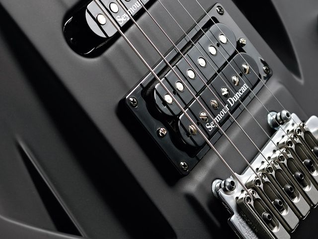 Aristides OIO Black The OIO's body styling hints at its rock leanings.