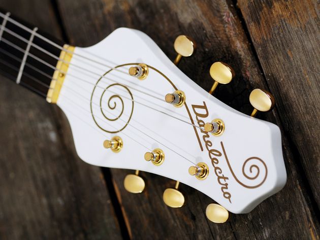 '56 Single Cutaway The Single Cutaway's oversized headstock sets it apart.