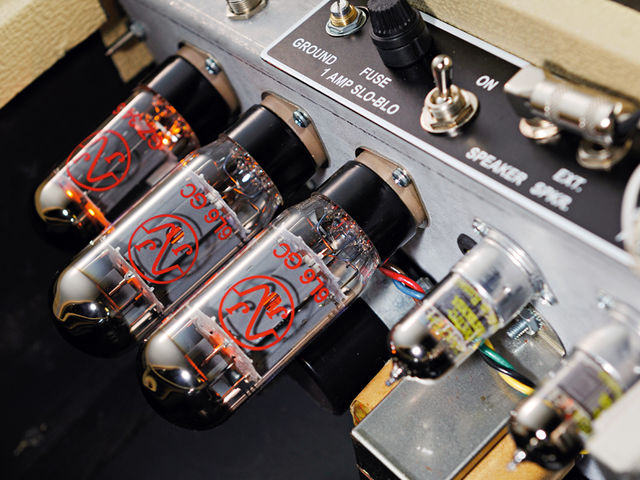 Lil' King S combo The Lil' King S is a fully valve-powered combo.