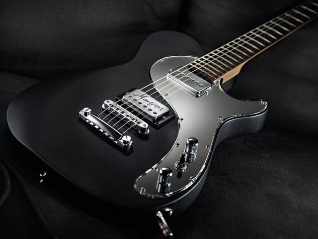 Manson MA-2 Hugh Manson's signature models are played by the likes of Matt Bellamy and John Paul Jones