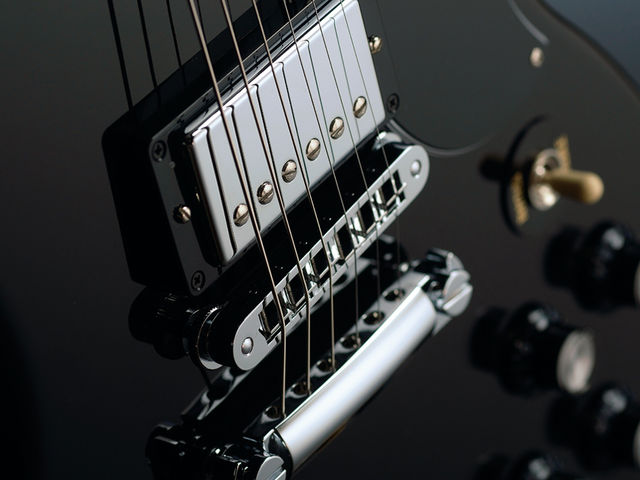 Gibson 50th Anniversary SG Standard 24 The tone is naturally focused, even without distortion.