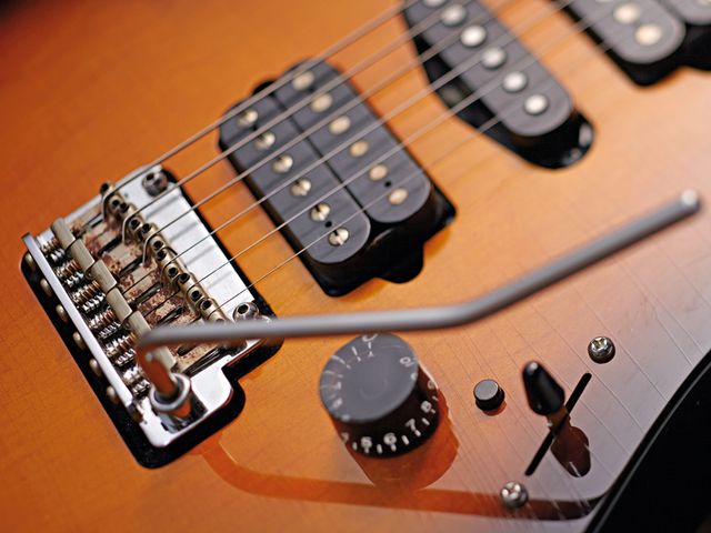 Suhr Guthrie Govan Antique Modern The nitro-finished body has been lightly aged and cracked.