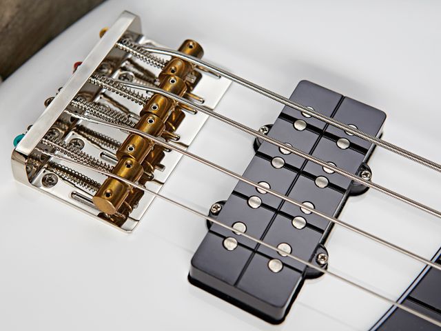 Fender Modern Player Jazz Bass The Jazz Bass's humbucking pickups give classic J-Bass projection - but more of it!