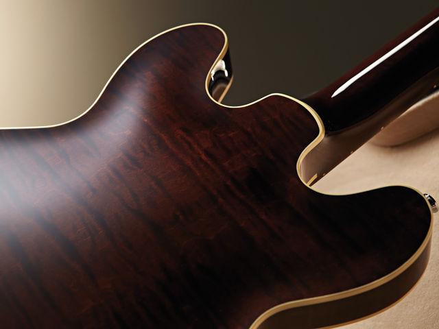 Collings I35LC Note how the binding is tastefully sculpted around the heel.