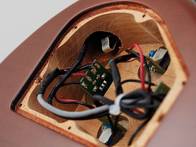 Godin Core P-90 Circuit boards on pots: Well, that makes the wiring easier… Or does it?